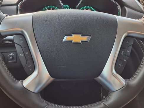 Used 2017 Chevrolet Traverse LT w/ Style and Technology Package FWD image 13
