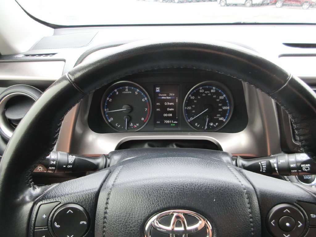 Used 2018 Toyota RAV4 XLE w/ Plus Extra Value Package FWD image 26