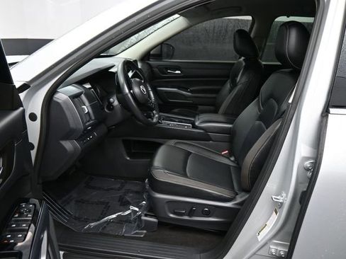 Used 2024 Nissan Pathfinder SL image 21