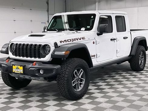 Used 2026 Jeep Gladiator Mojave AWD/4WD image 11