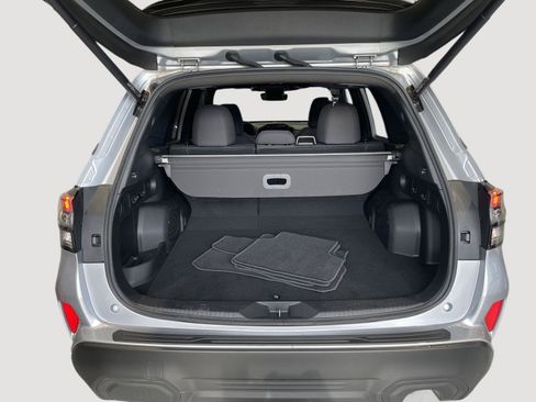 Certified 2025 Subaru Forester Premium AWD/4WD image 8