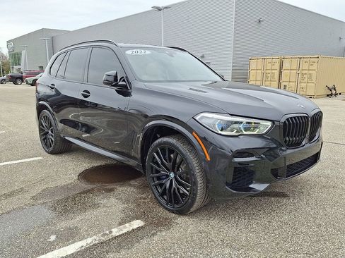 Used 2022 BMW X5 M50i w/ Executive Package image 3