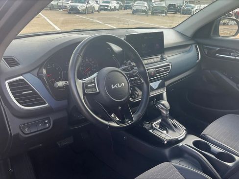 Certified 2023 Kia Seltos S w/ Navigation Package FWD image 2