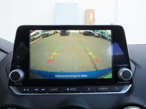 Used 2025 Nissan Sentra SV image 8