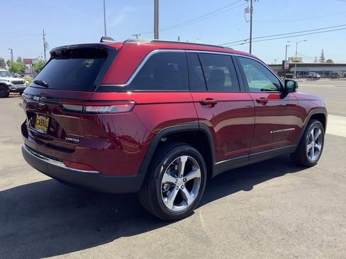 New 2025 Jeep Grand Cherokee Limited w/ Trailer Tow Package image 32