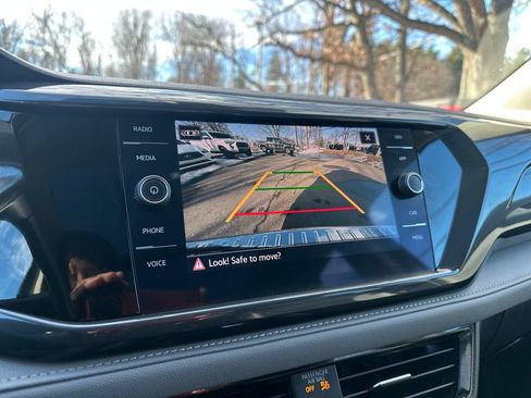 Used 2023 Volkswagen Taos SEL image 10