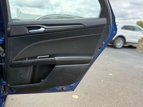 Used 2018 Ford Fusion SE w/ Equipment Group 201A image 18