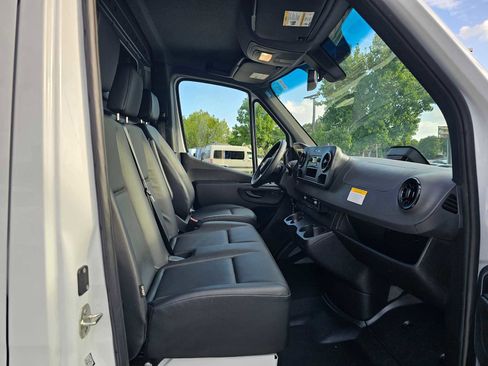 Used 2025 Mercedes-Benz Sprinter 2500 image 10