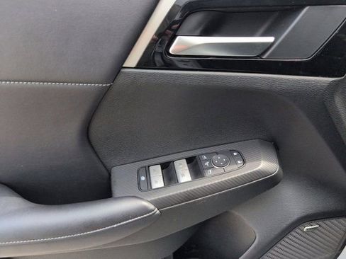 Used 2025 Mitsubishi Outlander SE FWD image 13