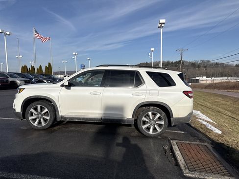 Used 2023 Honda Pilot Touring image 5