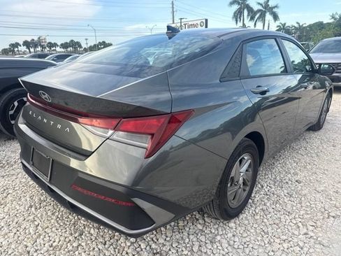 Used 2025 Hyundai Elantra SE FWD image 6