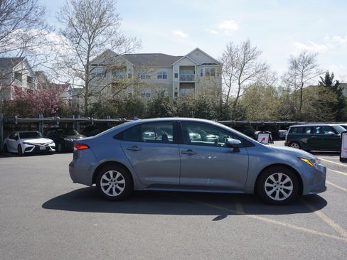 Used 2023 Toyota Corolla LE image 3