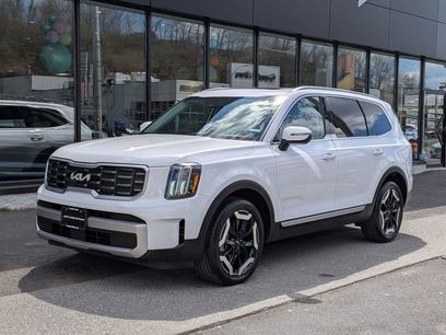 Used 2023 Kia Telluride S w/ S Sunroof Package