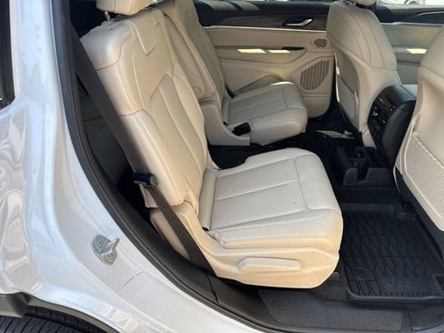 New 2026 Jeep Grand Cherokee L Limited w/ Luxury Tech Group II AWD/4WD image 16