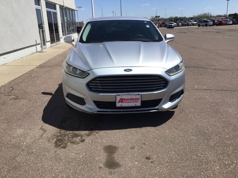 Used 2015 Ford Fusion SE FWD image 3