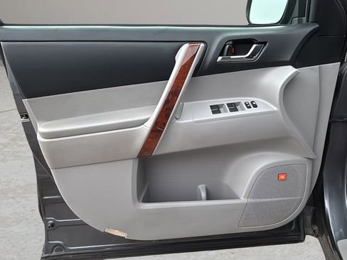 Used 2013 Toyota Highlander Limited FWD image 16