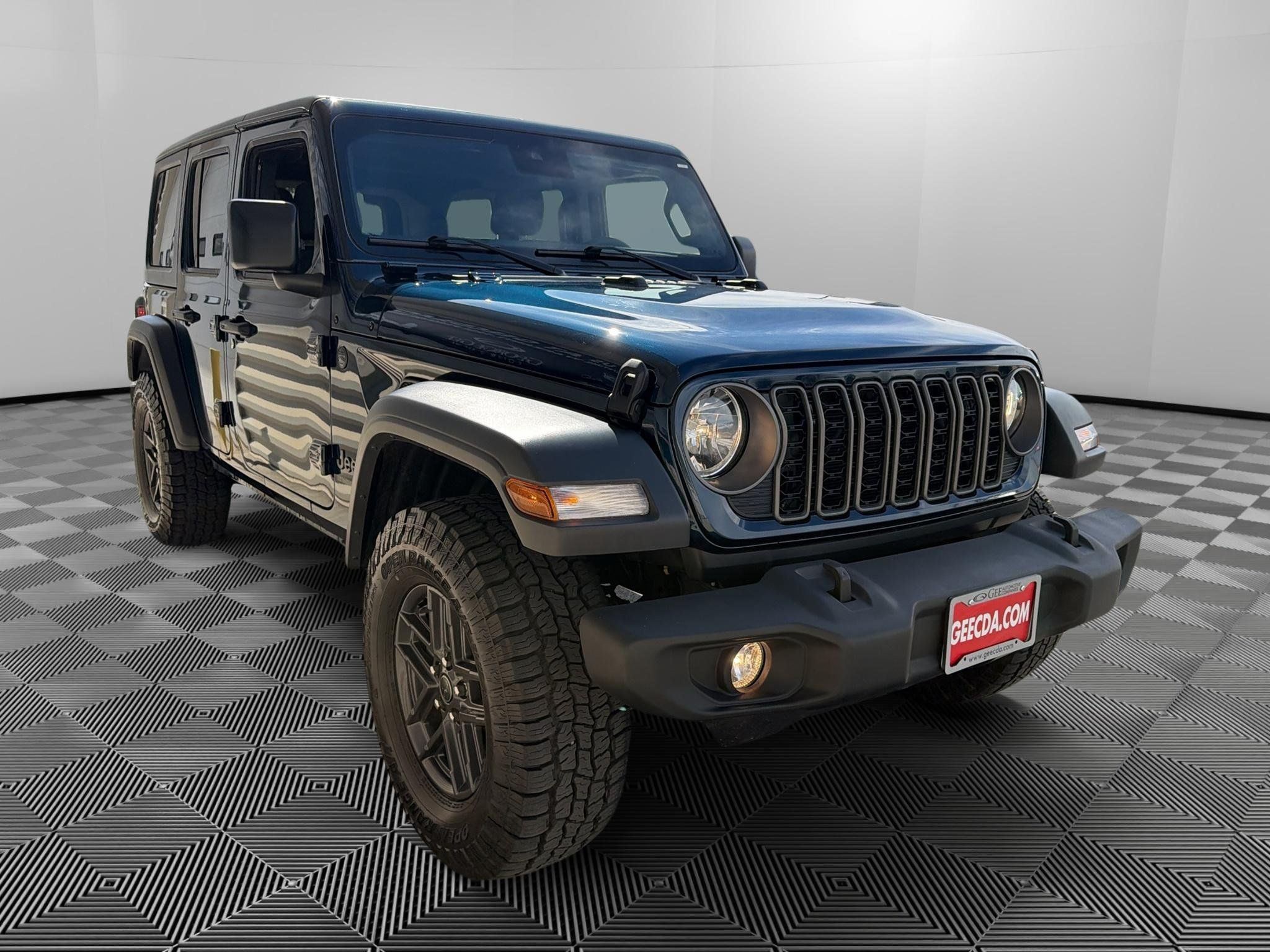 Used 2025 Jeep Wrangler Unlimited Sport AWD/4WD image 3