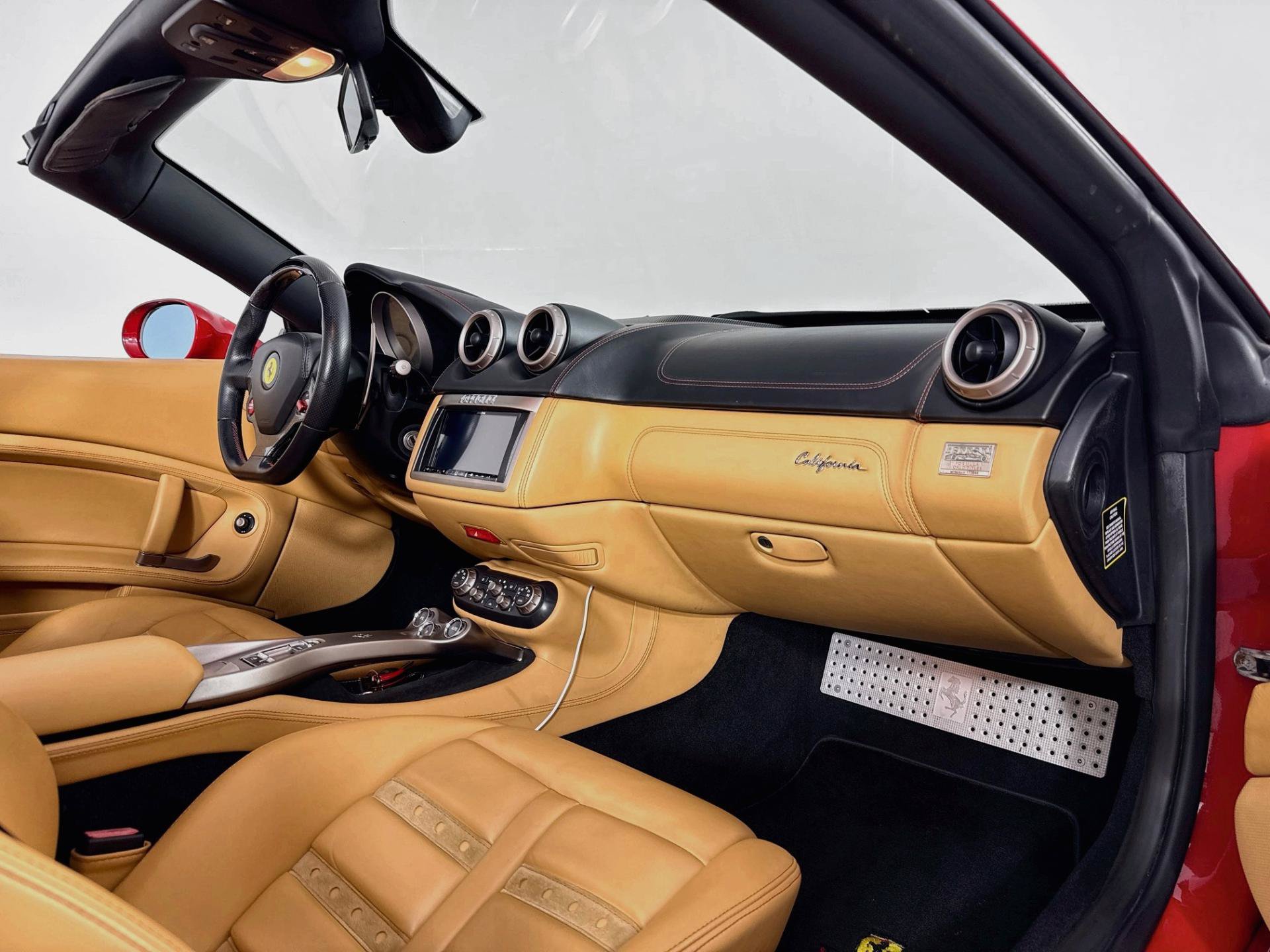 Used 2010 Ferrari California RWD image 29