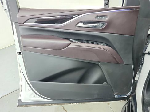 Used 2022 Cadillac Escalade ESV Sport Platinum w/ LPO, ONYX Package AWD/4WD image 16