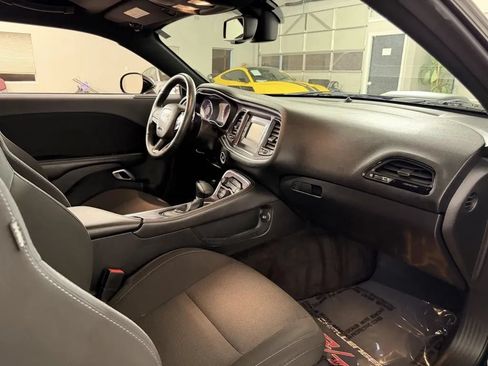 Used 2016 Dodge Challenger R/T RWD image 27