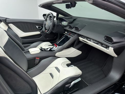 Used 2021 Lamborghini Huracan EVO RWD image 21