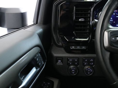 Used 2025 Chevrolet Silverado 2500 ZR2 w/ Technology Package image 16