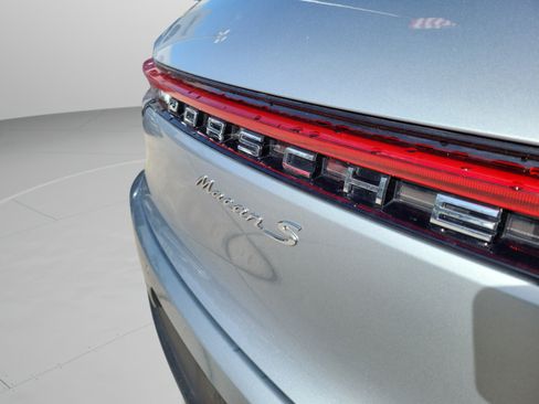 Used 2021 Porsche Macan S AWD/4WD image 28