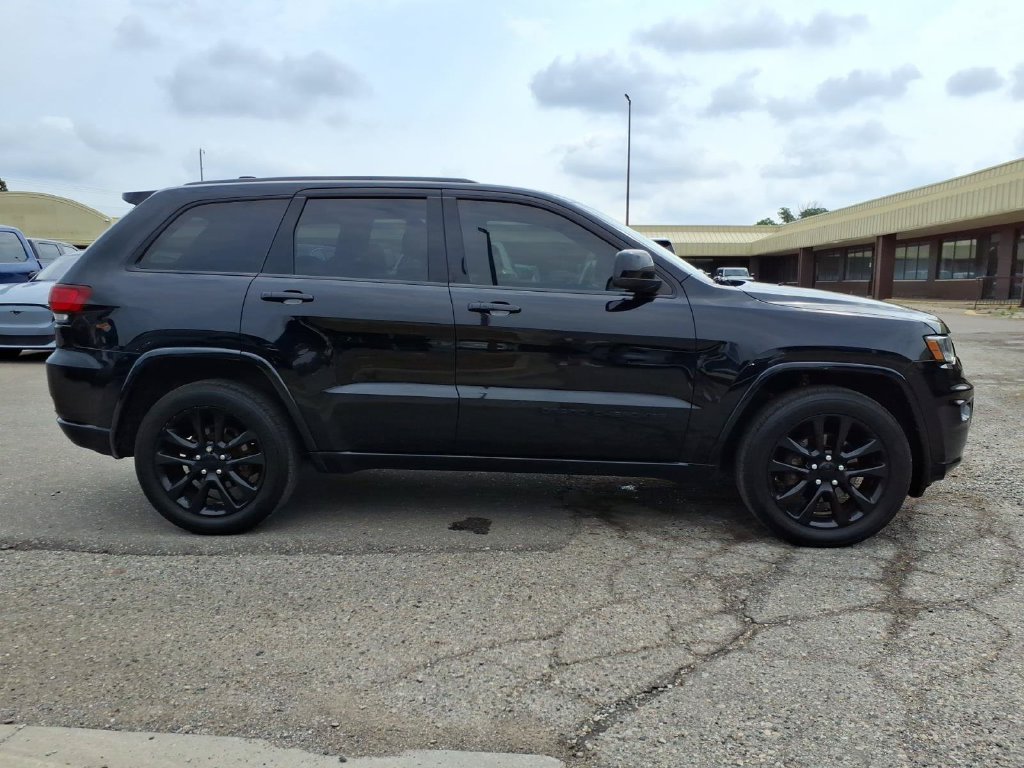 Used 2019 Jeep Grand Cherokee Altitude AWD/4WD image 6