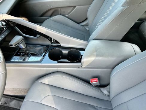 Used 2024 Hyundai Elantra SEL w/ Convenience Package FWD image 28