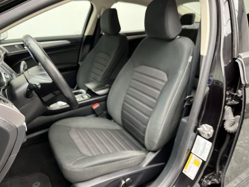 Used 2020 Ford Fusion SE image 9