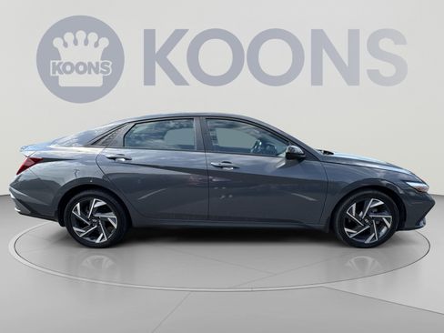 Used 2025 Hyundai Elantra SEL FWD image 8