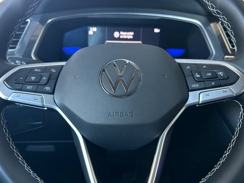 Certified 2023 Volkswagen Tiguan SE FWD image 25