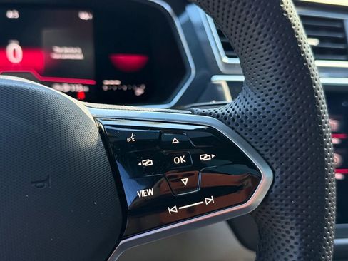 Used 2022 Volkswagen Tiguan SE R-Line image 29