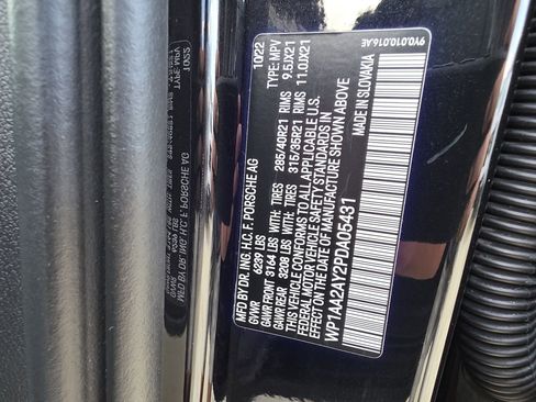 Used 2023 Porsche Cayenne Platinum Edition image 46