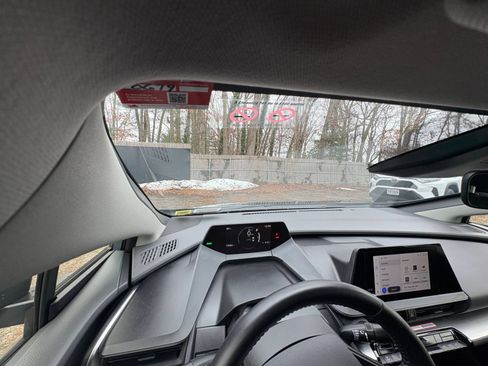 Used 2025 Toyota Prius LE FWD image 32