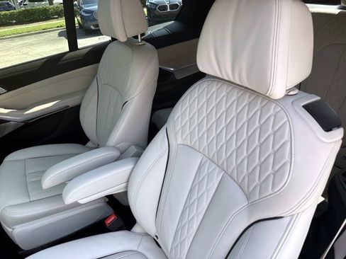 Used 2025 BMW X7 M60i AWD/4WD image 15