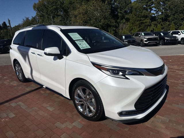 Used 2023 Toyota Sienna Platinum FWD image 38