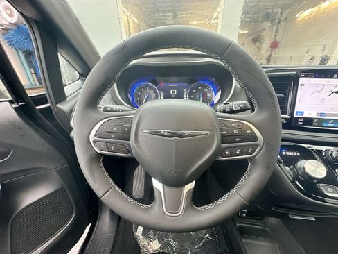 New 2026 Chrysler Pacifica Select FWD image 16