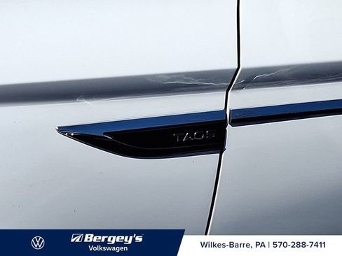 Certified 2023 Volkswagen Taos SE w/ Black Wheel Package AWD/4WD image 11