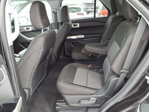 Certified 2022 Ford Explorer XLT image 13