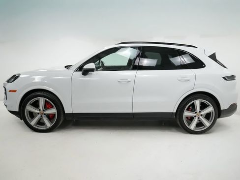Certified 2025 Porsche Cayenne S image 2