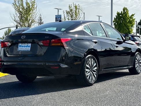 Used 2024 Nissan Altima 2.5 SV FWD image 8