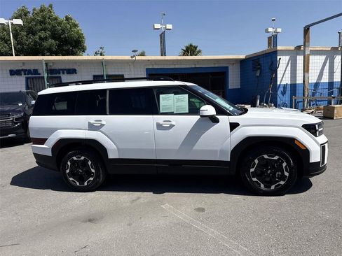 Used 2025 Hyundai Santa Fe SEL image 2