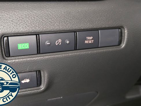 Used 2025 Nissan Sentra SV FWD image 21