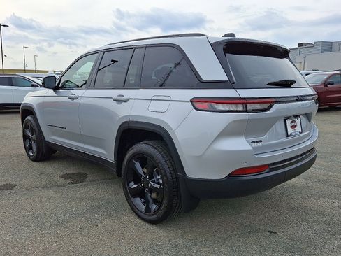 New 2025 Jeep Grand Cherokee Altitude image 3