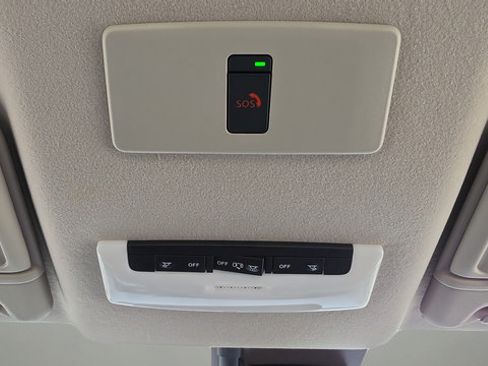 Certified 2025 Nissan Versa SR w/ Trunk Package FWD image 25