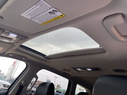 Used 2025 Kia Telluride S AWD/4WD image 10