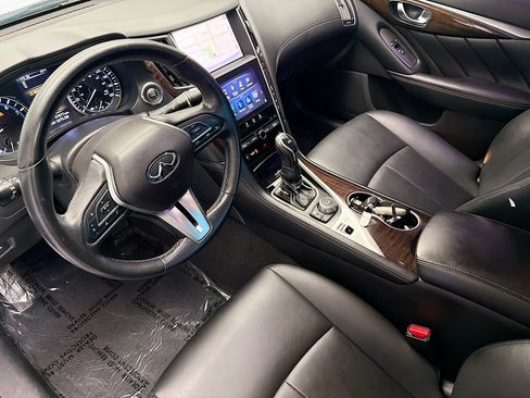 Used 2019 INFINITI Q50 Luxe w/ Essential Package (3.0T Luxe) RWD image 7