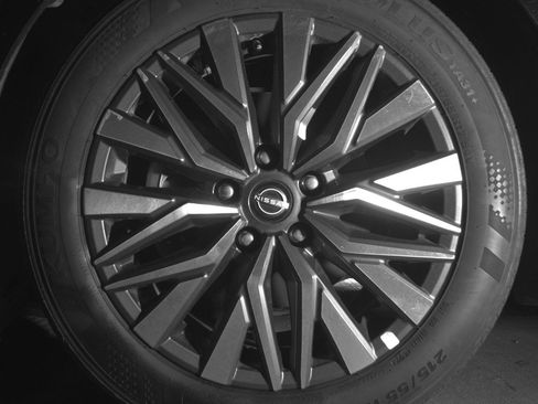 Used 2025 Nissan Altima 2.5 SV FWD image 12