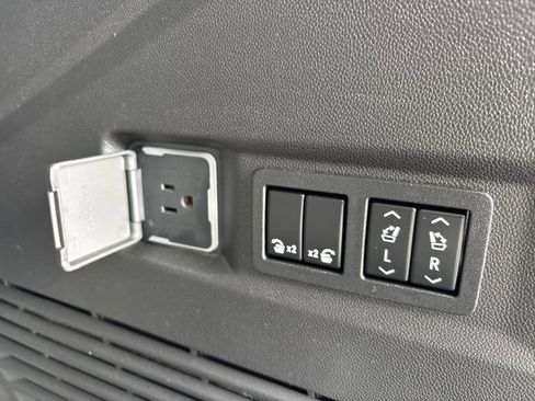 Used 2022 Chevrolet Tahoe RST w/ Sport Performance Package image 7